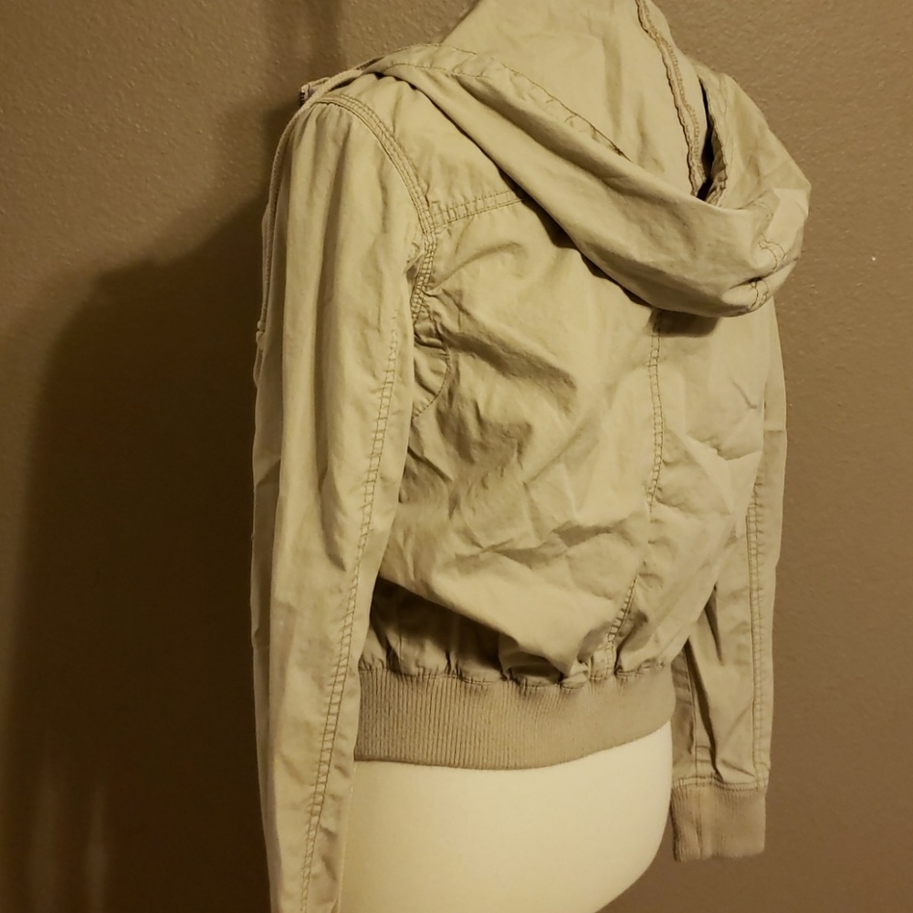 Tan jacket - Picture 2 of 3